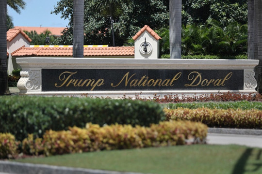 Sân golf của cựu Tổng thống Mỹ Donald Trump đang được làm việc để tổ chức giải của Super Golf League