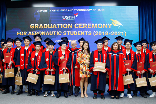 30 học viên đầu tiên tốt nghiệp kỹ thuật hàng không tại Đại học KH&CN Hà Nội 