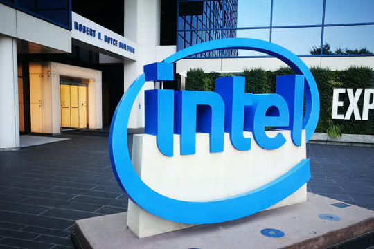Intel tăng tốc đầu tư siêu nhà máy chip tại châu Âu