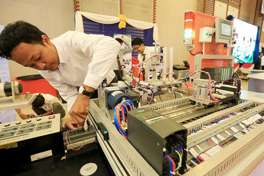 Campuchia mời nhà đầu tư phát triển lĩnh vực ô tô, điện tử để phục hồi kinh tế