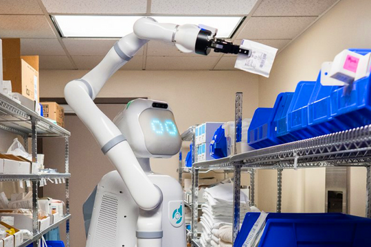 Robot gỡ "bài toán" quá tải của đội ngũ y tá