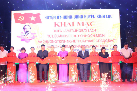 Triển lãm sách, tư liệu ảnh về Chủ tịch Hồ Chí Minh tại Hà Nam
