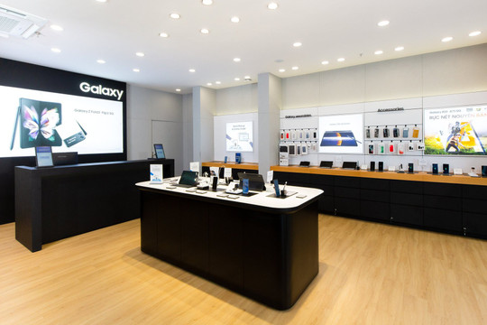 Cửa hàng ủy quyền cao cấp đầu tiên của Samsung tại miền Trung