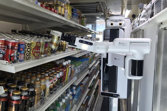 Triển khai robot xếp hàng lên kệ tại các cửa hàng FamilyMart ở Nhật Bản