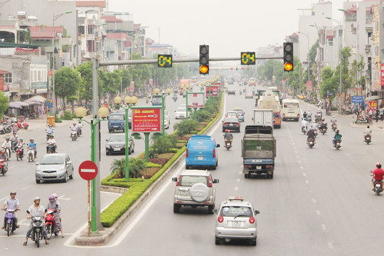Hà Nội lắp đặt thêm đèn tín hiệu giao thông để tăng hiệu quả trong công tác điều hành