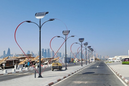 Qatar lắp đặt đèn đường thông minh trước thềm World Cup 2022