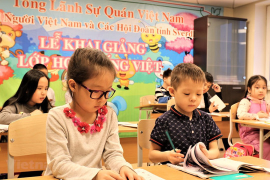 Để cộng đồng người Việt Nam ở nước ngoài, đọc và nói tiếng Việt