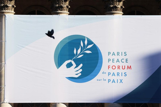 Diễn đàn Hòa bình Paris: Trẻ em phải được an toàn trên không gian mạng
