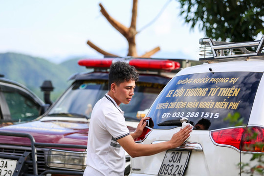 Chàng trai trẻ 9X cùng hàng nghìn chuyến xe miễn phí chở bệnh nhân nghèo về Hà Giang
