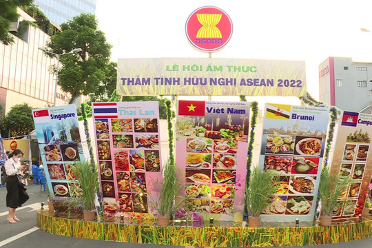 Lễ hội Ẩm thực “Thắm tình hữu nghị ASEAN 2022" mang đến cho du khách nhiều trải nghiệm