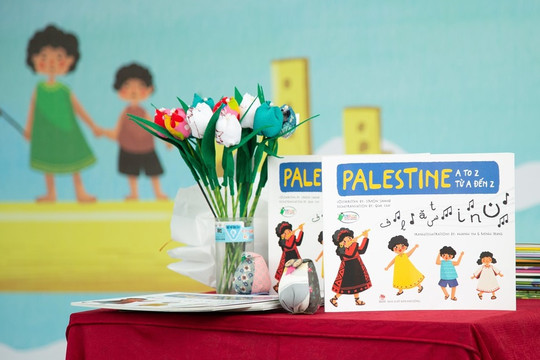 Simon Sakkab giúp trẻ em khám phá đất nước Palestine qua đọc sách