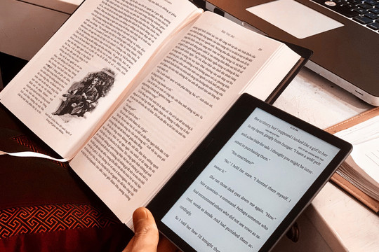 Sách giấy và sách điện tử, sự lựa chọn nào cho tương lai?