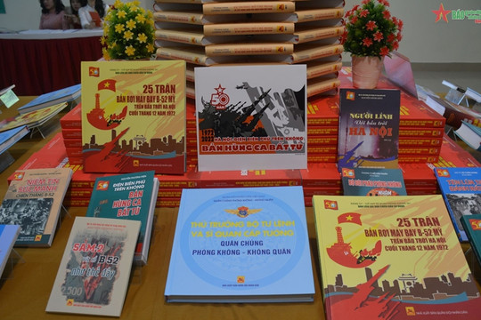 Giới thiệu bộ sách kỷ niệm 50 năm Chiến thắng “Hà Nội - Điện Biên Phủ trên không”