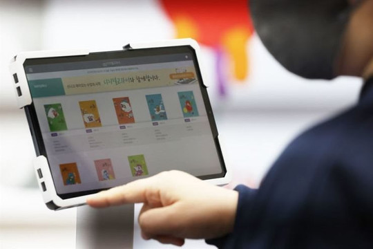 Hàn Quốc sẽ triển khai sách giáo khoa kỹ thuật số vào năm 2025