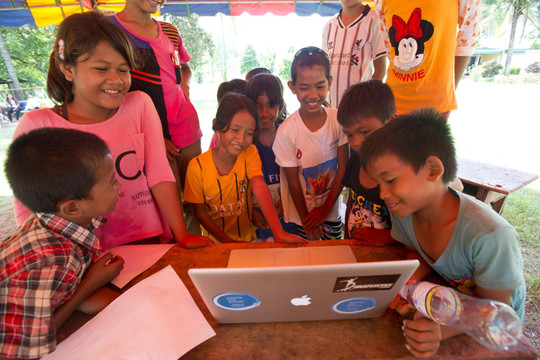Thuê bao Internet, điện thoại di động Campuchia vượt mốc dân số