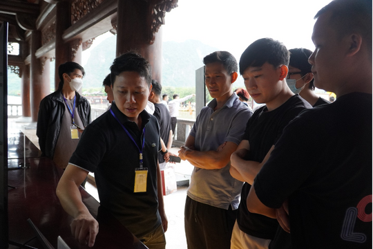 Hướng dẫn viên AI - Chuyển đổi số trong du lịch tại Chùa Tam Chúc