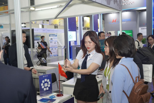 Công nghệ sinh trắc học FaceID của Việt Nam gây bất ngờ tại Asia Tech X Singapore 2023