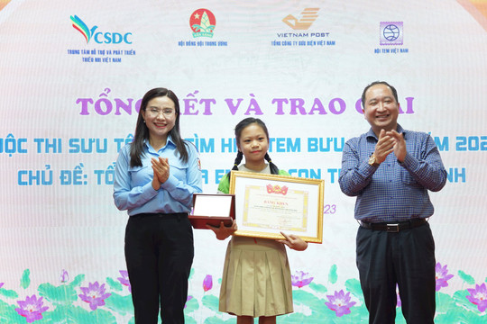 Vượt qua hơn 1,2 triệu bài, học sinh lớp 5 giành giải Đặc biệt cuộc thi về Tem Bưu chính