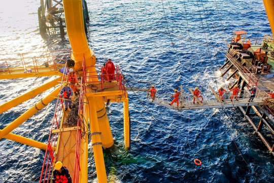 Việt Nam hợp tác khai thác dầu khí bền vững ở khu vực biển Đông