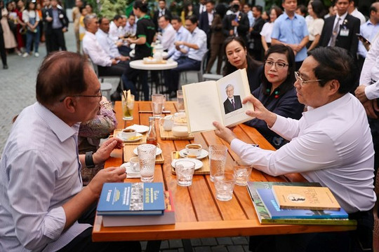 Thủ tướng Việt Nam và Malaysia thăm Phố Sách Hà Nội