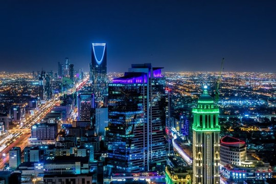 Riyadh triển khai thí điểm cơ sở hạ tầng cột điện thông minh