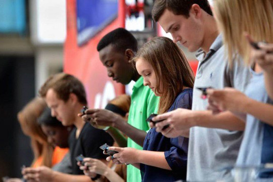 Phương tiện truyền thông xã hội tác động đến người trẻ như thế nào?