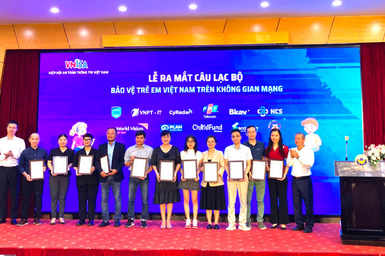 Ra mắt CLB bảo vệ trẻ em Việt Nam trên không gian mạng gồm 11 thành viên