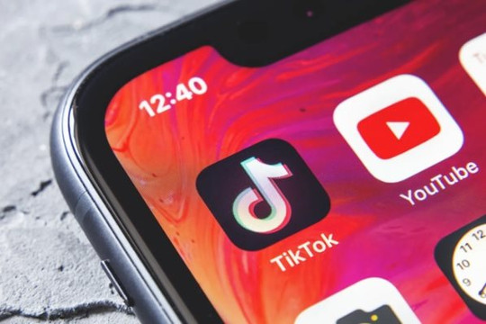 Châu Âu tăng sức ép YouTube, TikTok về bảo vệ trẻ em trên không gian mạng