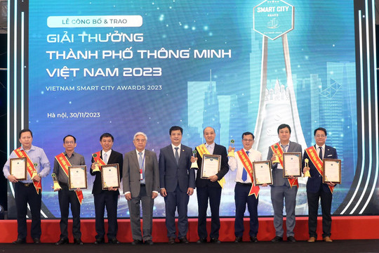 Vinh danh 32 Giải thưởng TPTM Việt Nam 2023