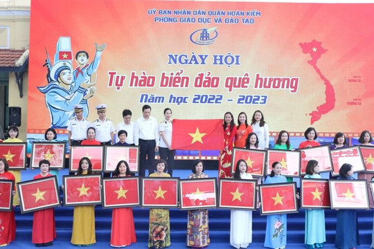 Học sinh Hà Nội hào hứng với Ngày hội Tự hào biển đảo quê hương