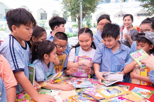 “Làm bạn cùng sách” vun đắp văn hóa đọc cho học sinh tiểu học