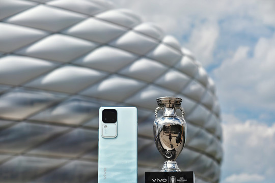 Vivo V30 Series 5G là smartphone chính thức của UEFA Euro 2024