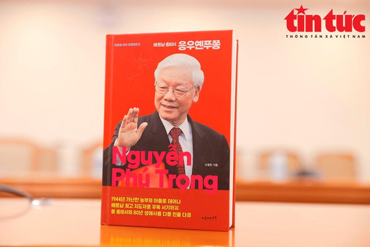 TTXVN xuất bản cuốn sách về Tổng Bí thư Nguyễn Phú Trọng của nhà văn Cho Chul-hyeon