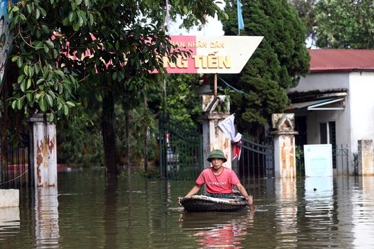 Hà Nội còn 14.736 người phải sơ tán vì ngập lụt