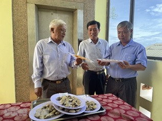 Phát triển bền vững nghề sản xuất, quản lý và khai thác nghêu Bến Tre