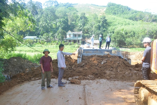 Những “ngọn đuốc” ở bản