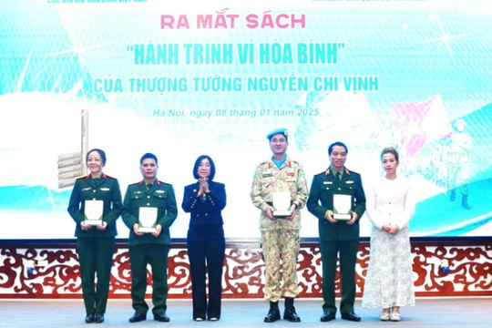 Ra mắt cuốn sách “Hành trình vì hòa bình" của Thượng tướng Nguyễn Chí Vịnh