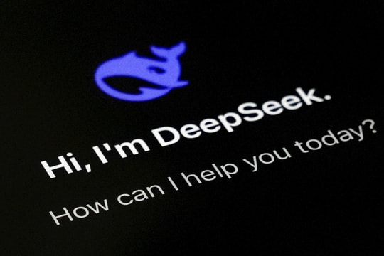 DeepSeek, ứng dụng AI hùng mạnh mới của Trung Quốc, làm chấn động làng công nghệ thế giới và Washington