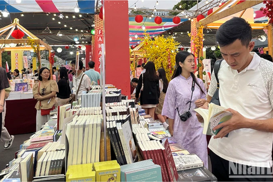 Doanh thu tại Lễ hội Đường sách Tết Ất Tỵ ước đạt hơn 10 tỷ đồng