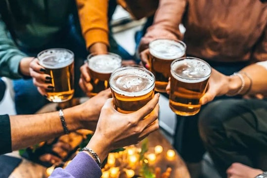 Thuốc GLP-1 và hiệu quả giảm tiêu thụ rượu, bia và thuốc lá