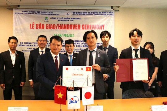 Cơ quan Hợp tác Quốc tế Nhật Bản bàn giao 300 thiết bị phát và lưu trữ điện năng lượng mặt trời cho UBND huyện Mù Cang Chải