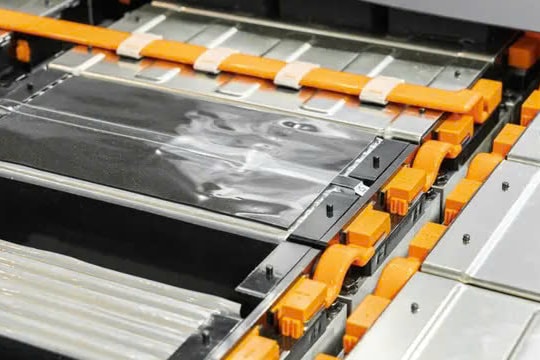 Nâng cao tuổi thọ pin xe điện lên 7 lần nhờ cực dương lithium siêu mỏng