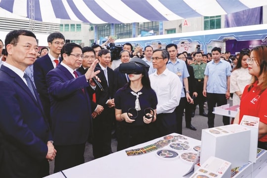 Cam kết thi đua đổi mới sáng tạo, chuyển đổi số với tinh thần tháng Tư lịch sử