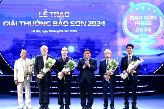 Khích lệ các nhà khoa học phát huy tài năng trí tuệ, đóng góp cho đất nước