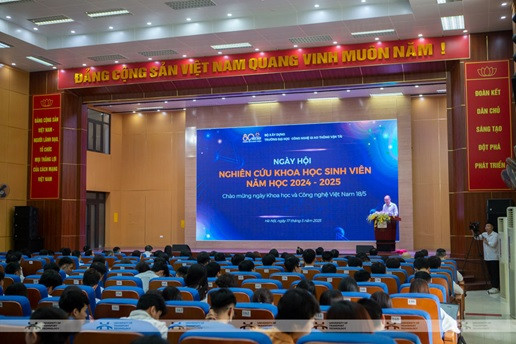 Trường Đại học Công nghệ Giao thông Vận tải: Khích lệ phong trào nghiên cứu khoa học trong sinh viên