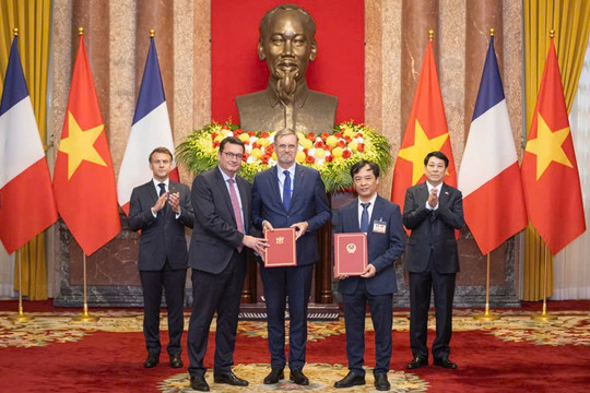 Việt Nam - Pháp: Thúc đẩy hợp tác trong lĩnh vực công nghệ vũ trụ và hàng không