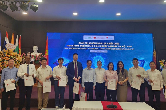 Quản trị nguồn nhân lực chiến lược trong phát triển ngành công nghiệp bán dẫn tại Việt Nam