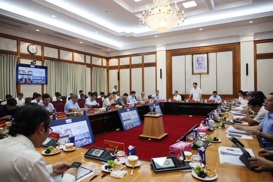 Quyết liệt tháo gỡ điểm nghẽn, hoàn thành căn cơ các nhiệm vụ chuyển đổi số