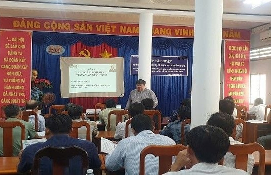 Cà Mau: Phát triển nuôi tôm thẻ chân trắng bằng công nghệ  tuần hoàn và an toàn sinh học