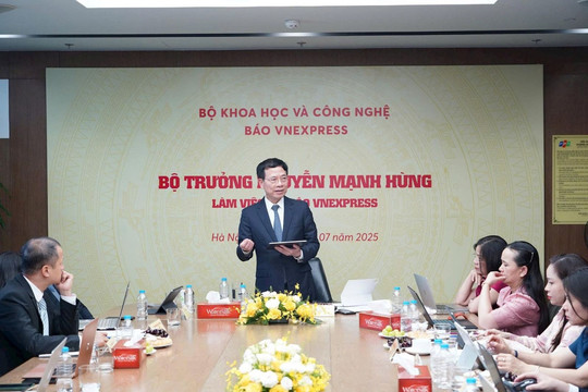 Báo chí không chỉ dùng cây bút, tờ giấy mà còn là công nghệ